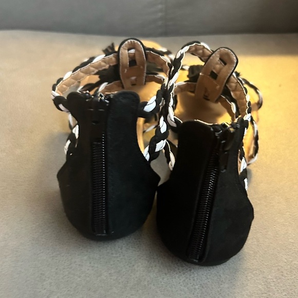 Clearance QUPID BRAIDED GLADIATOR SANDAL BLACK & WHITE SUEDE 8 - Picture 6 of 10